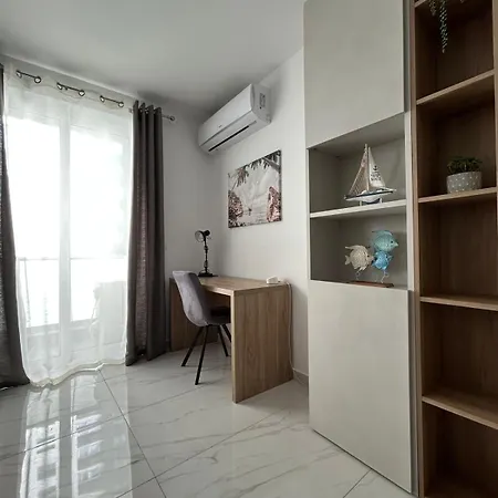 Luxury Two Bedroom With Sofa Bed Sliema, Tigne Point! * سليمة