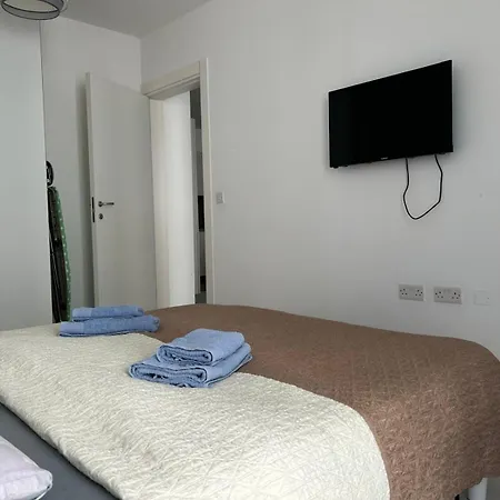 Luxury Two Bedroom With Sofa Bed Sliema, Tigne Point! شقة