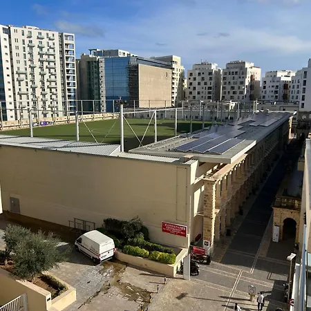 Luxury Two Bedroom With Sofa Bed Sliema, Tigne Point! سليمة