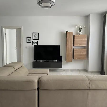Luxury Two Bedroom With Sofa Bed Sliema, Tigne Point! شقة