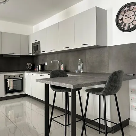 Apartman Luxury Two Bedroom With Sofa Bed Sliema, Tigne Point! *