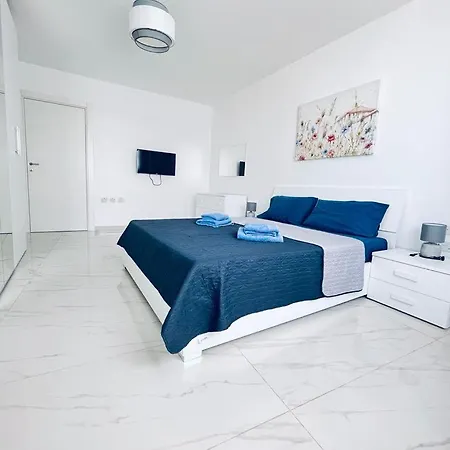 Luxury Two Bedroom With Sofa Bed Sliema, Tigne Point! Σλιέμα