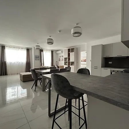 Апартаменты Luxury Two Bedroom With Sofa Bed Sliema, Tigne Point! Слима