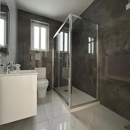 Апартаменты Luxury Two Bedroom With Sofa Bed Sliema, Tigne Point!