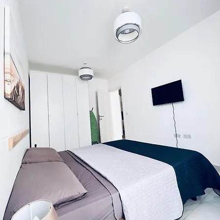 Luxury Two Bedroom With Sofa Bed Sliema, Tigne Point! Апартаменты Слима
